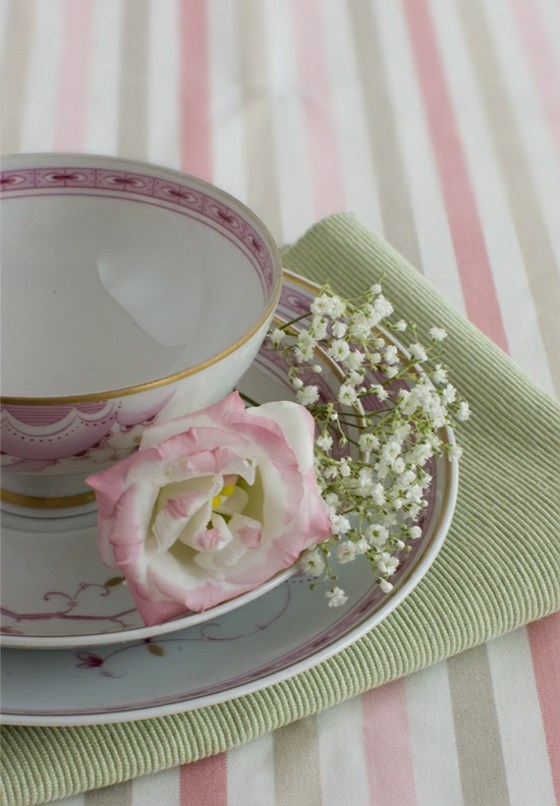 pink plate floral arrangements