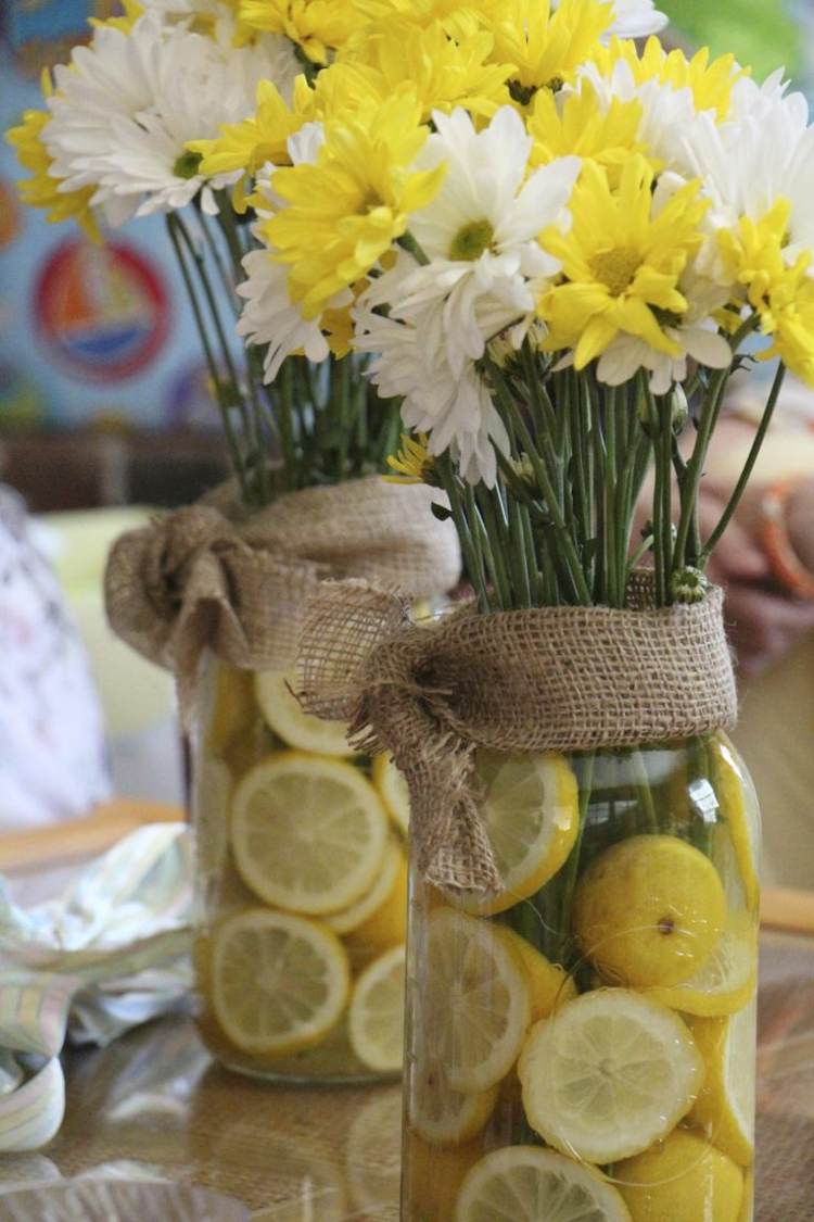 blomster arrangementer med sitroner frukt