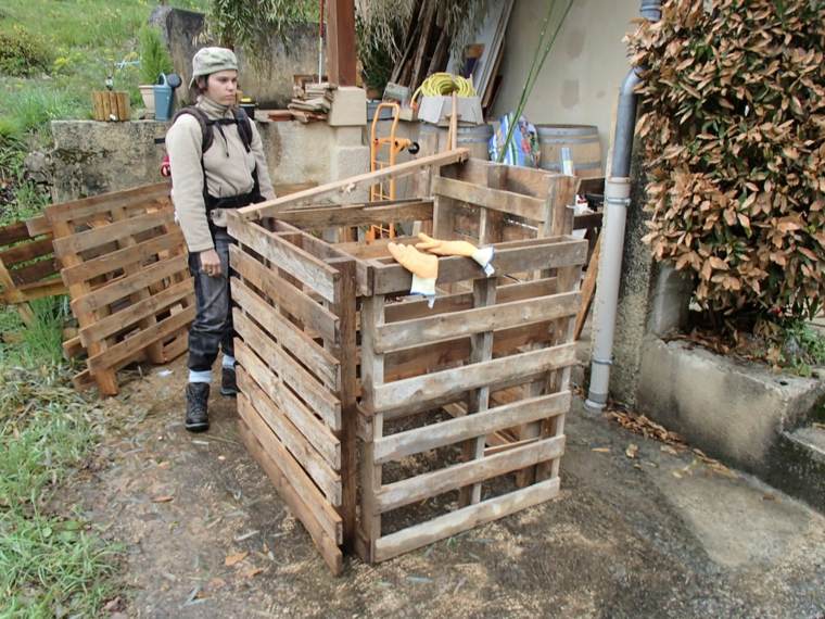 how to make a wood pallet composter