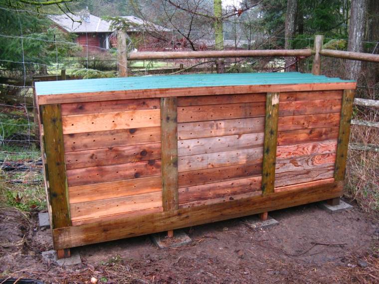 do-it-yourself composter manufacture wood roof door