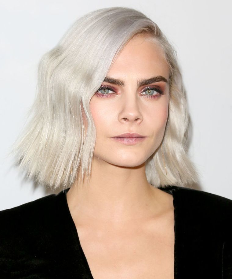 cut-to-square-short woman-blonde-platinum-idee