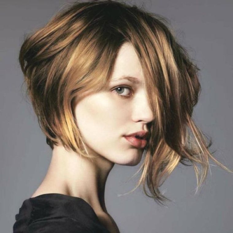 Hair-cutting-edge-woman bob-assymetric