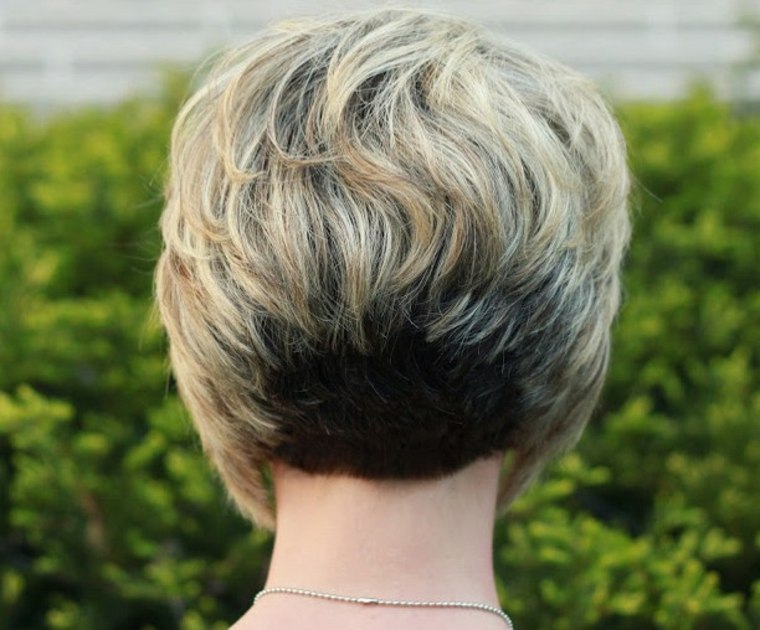 cut degradee woman blond hair and black short resized