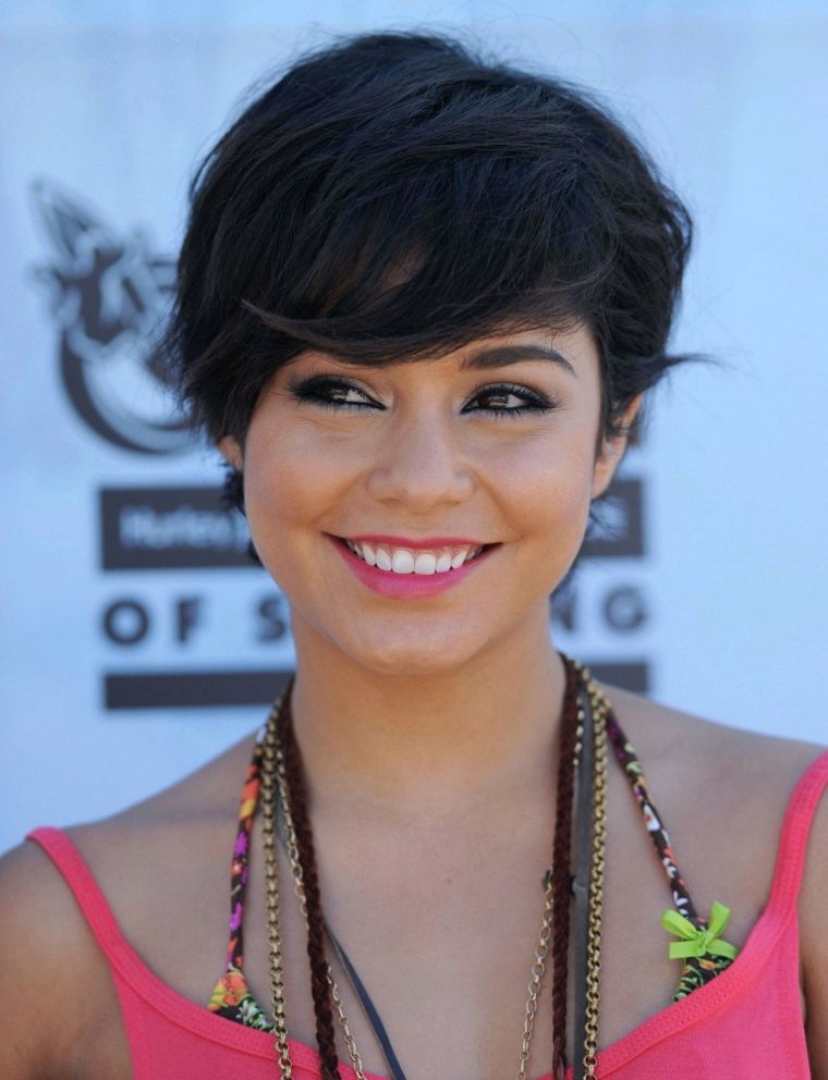 short hair woman black hair trend idea