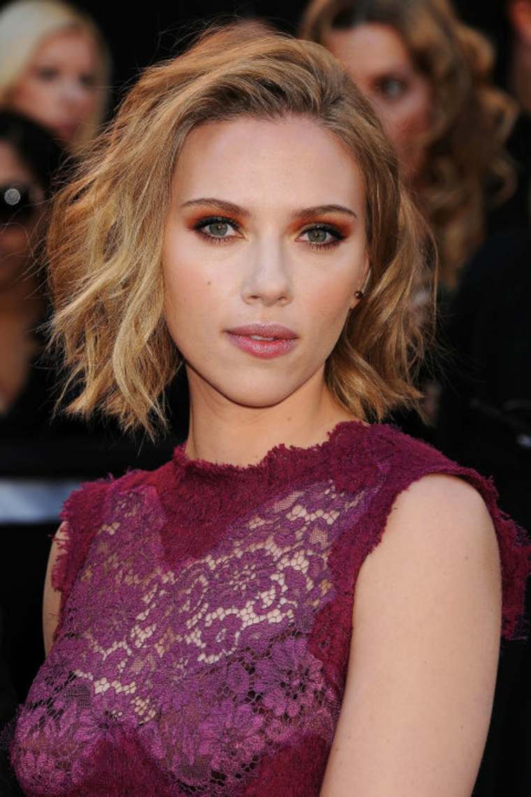 woman cutting trend idea scarlett johanson