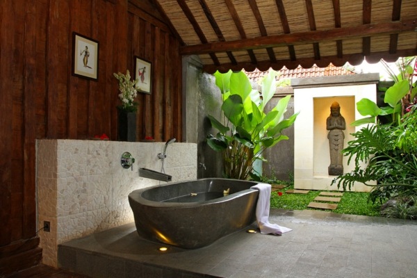 yard indoor-room bath