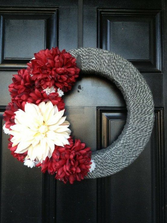 Christmas wreath e door in gray and red flowers son