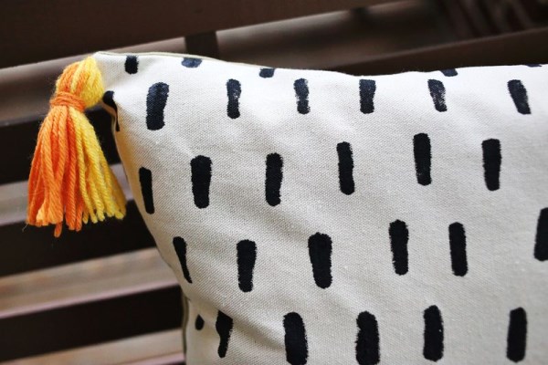 cushion deco pattern ermine white black