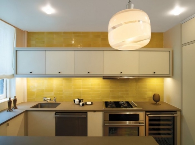 squared-rectangular-yellow kitchen splashback