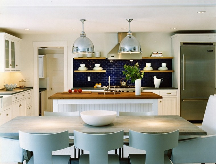 kitchen blue credence idea lighting fixture suspension wooden table central island