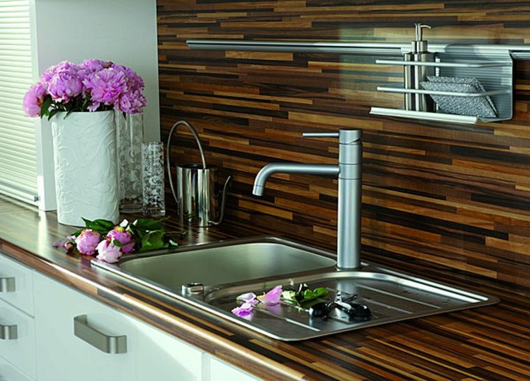 credence laminate design idea wood sink deco bouquet of flowers