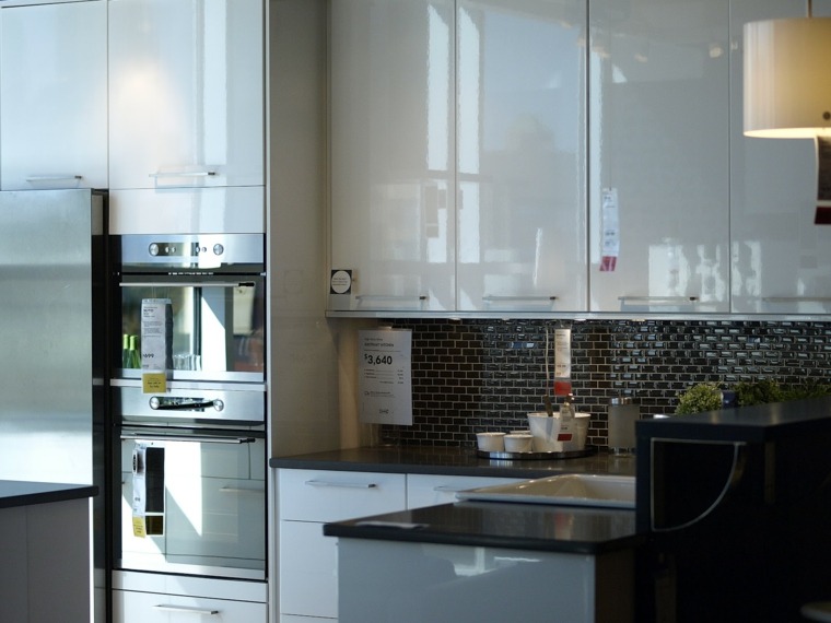 white lacquered kitchen gray backsplash