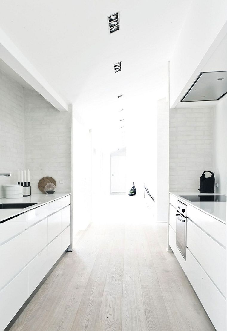 white lacquered kitchen plan-corridor-floor-parquet