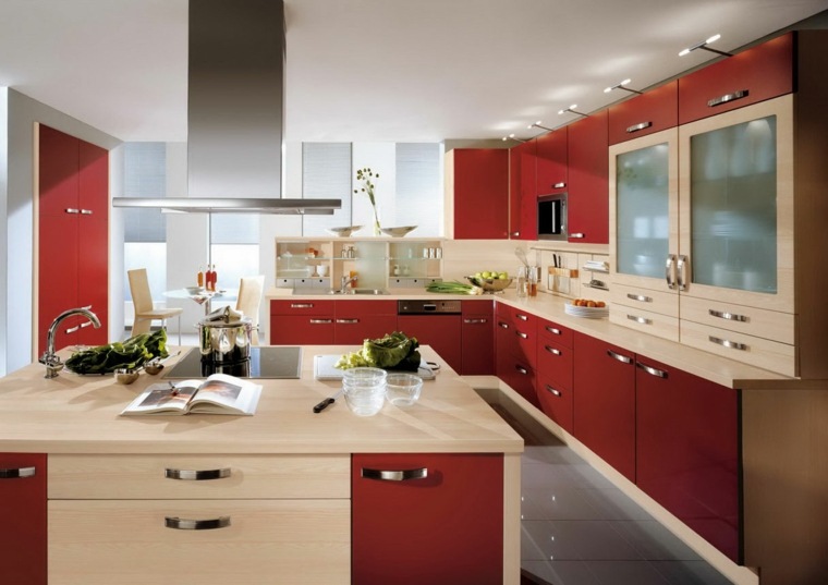 moderne rødt kjøkken ideell layout kjøkken øy sentral kjøkkenhette