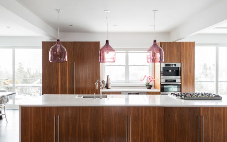 kitchen wood raw-walnut-cabinet-island-central-idea-deco-suspension