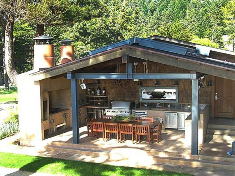 garden kitchen behind house by Sizzling Bauccio