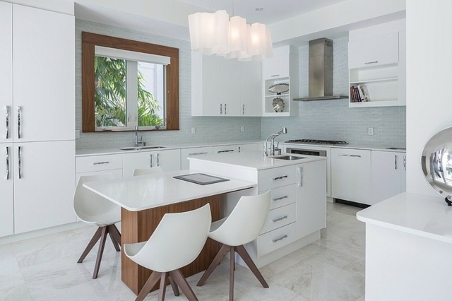 white kitchen deco