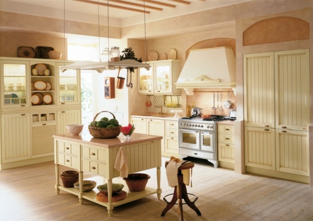 traditional wooden kitchen deco