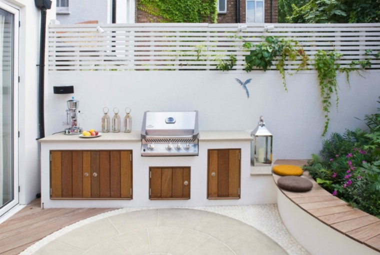 outdoor kitchen white wood inner courtyard