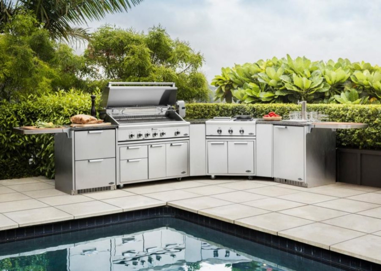 outdoor kitchen pool by DCS Appliances