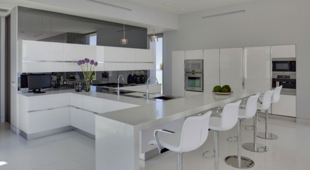 white lacquered kitchen