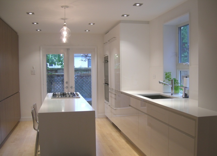 modern white elagante kitchen