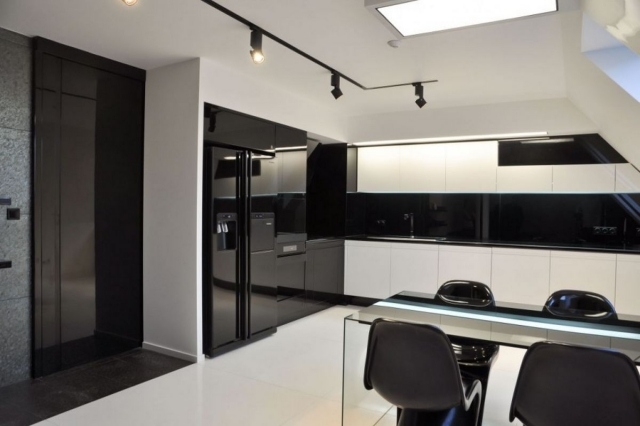 Modern-kitchen-original-idea-black-white-chairs-table