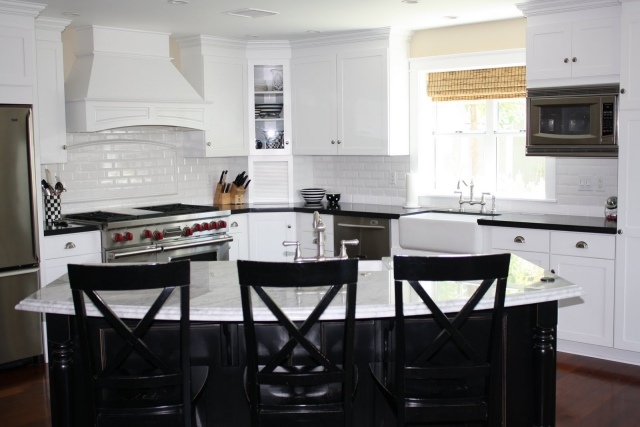 Modern-kitchen-original-idea-black-white-furniture