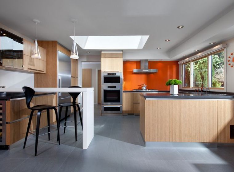 orange kitchen and-wood-wall-of-accent-idee-deco