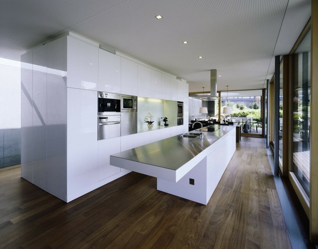 kitchen lacquered surfaces