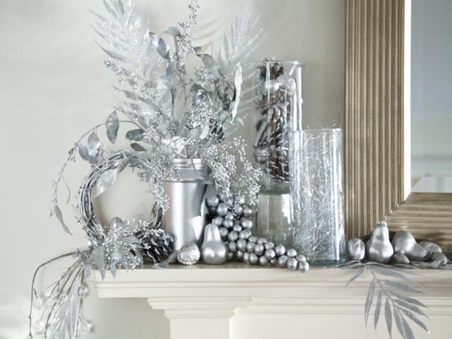 Deco-Christmas-silver-coat chimney