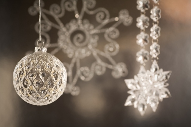 Deco-Christmas-ornaments-luxury-silver