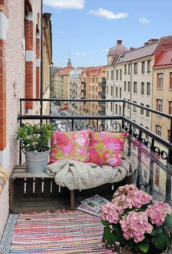 modern balcony decor