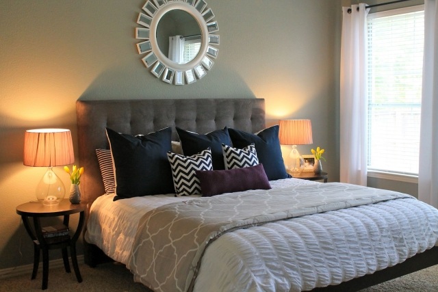 bedroom decor adult mirror-cushions-patterns