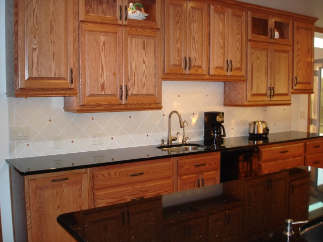 Deco-kitchen backsplash original cream-colored-tiles