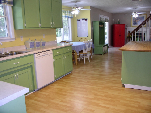 kitchen backsplash-original-color-yellow