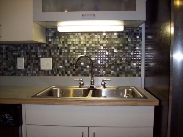 deco kitchen backsplash-original-small-tiles