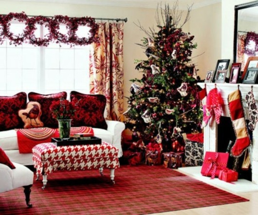 traditional christmas decoration living room