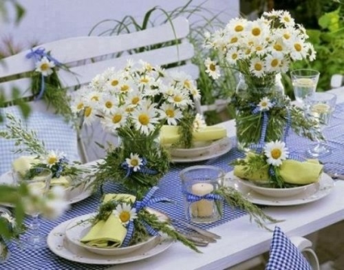 table decor daisies tablecloth blue white