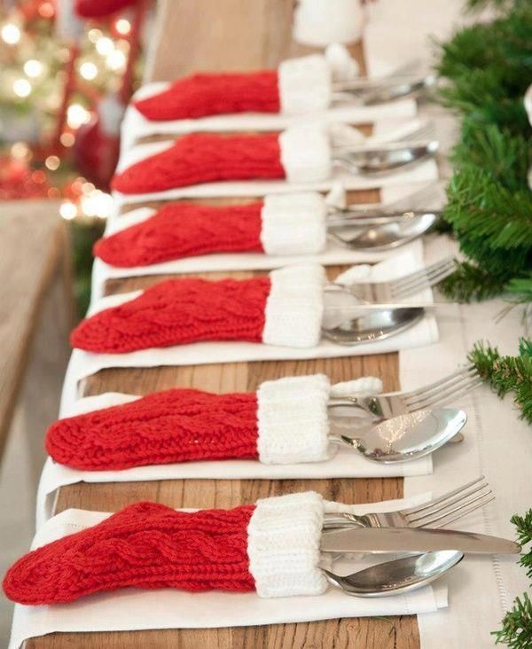 deco-house-Christmas-socks-knitted red-white-utensils