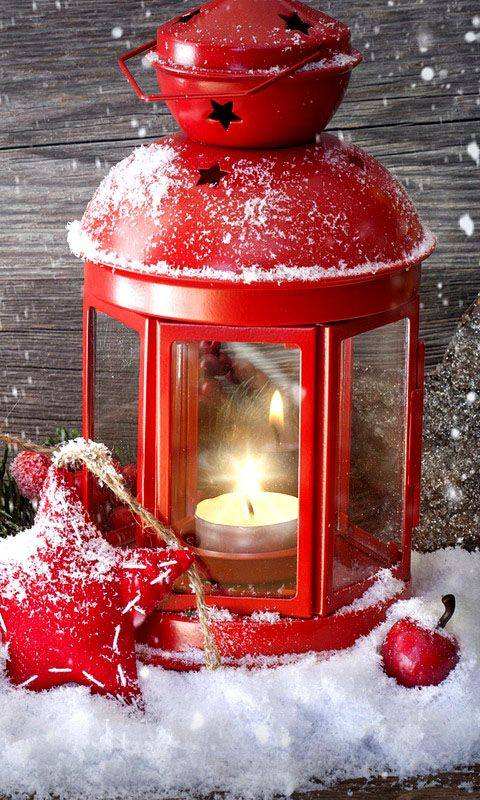 deco-house-Christmas-lantern-red-candle-white-red-stars-deco in red and white