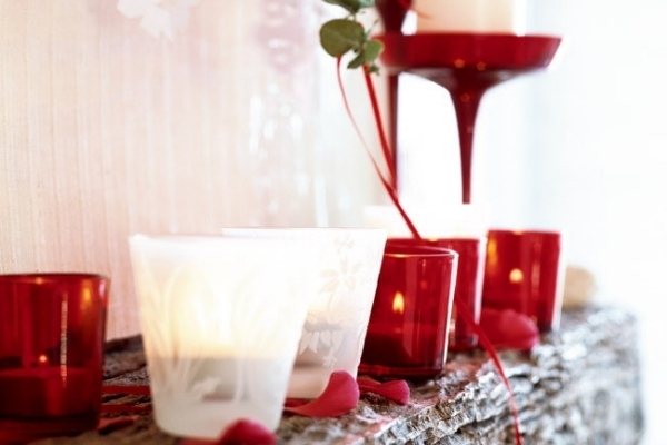 home-decor-Christmas-small-candle holders-glass-white-red-deco candles in red and white