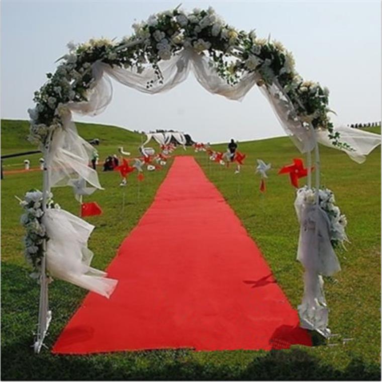 Deco-wedding-white-and-red-ark-celebration-way