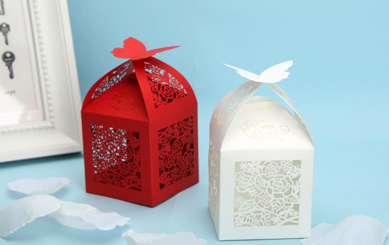 Deco-wedding-white-and-red-devised gift-wedding surprise