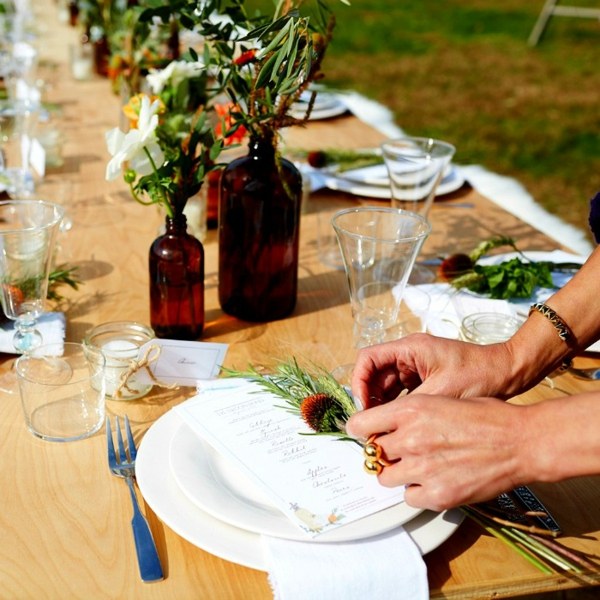 deco spring table wild flowers