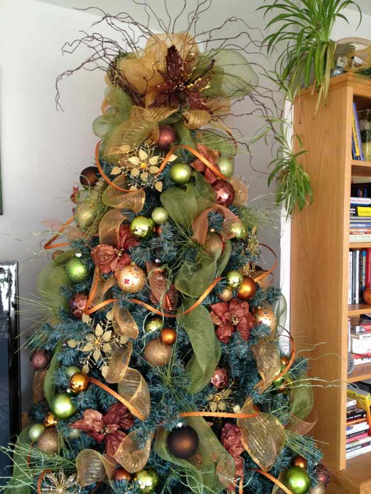 modern Christmas tree decor