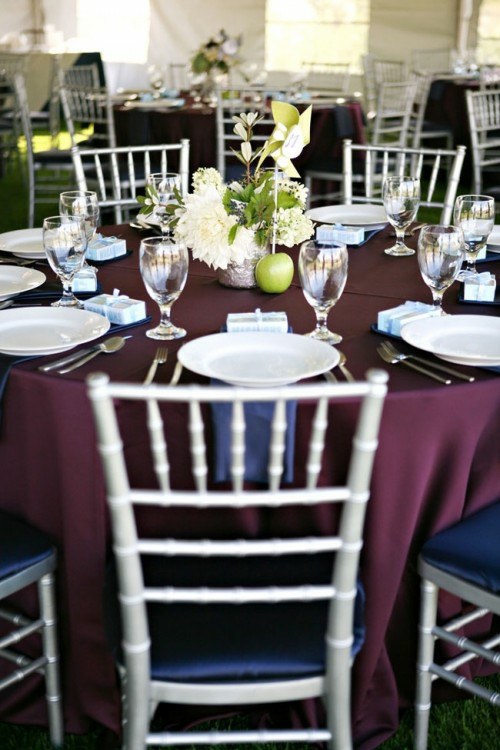 sophisticated deco purple tablecloth white flowers