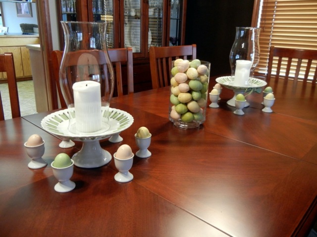 deco table candles eggs