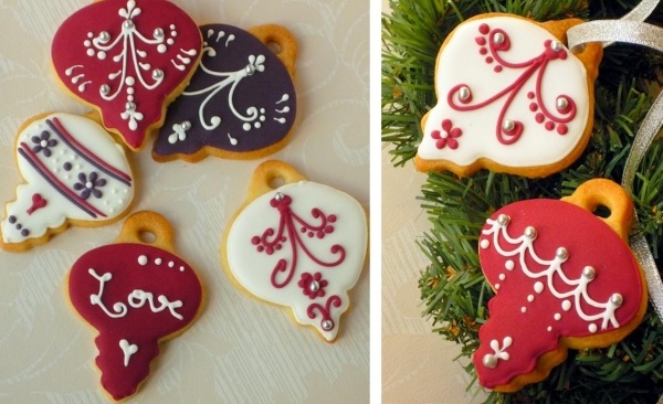 dekoration af farverige fondant jul cookies