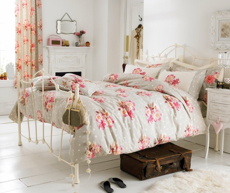 vintage room decoration floral motifs